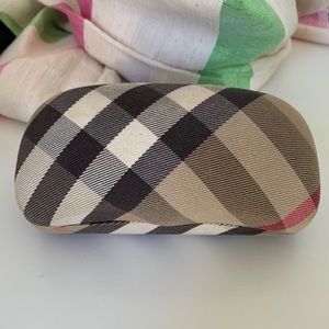 Authentic Burberry 😎  Case  Embossed Logo